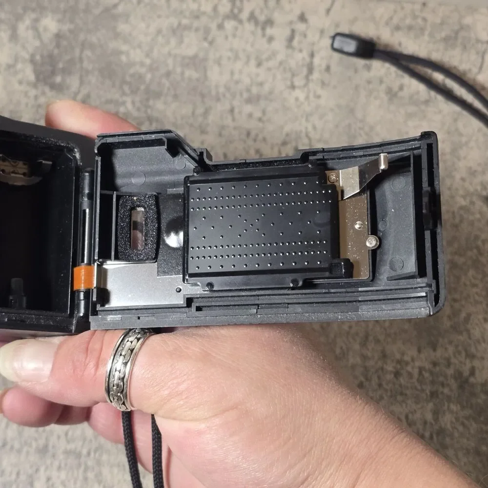 Canon Sure Shot 80 Tele Film Camera Black *Lens flaps wont open